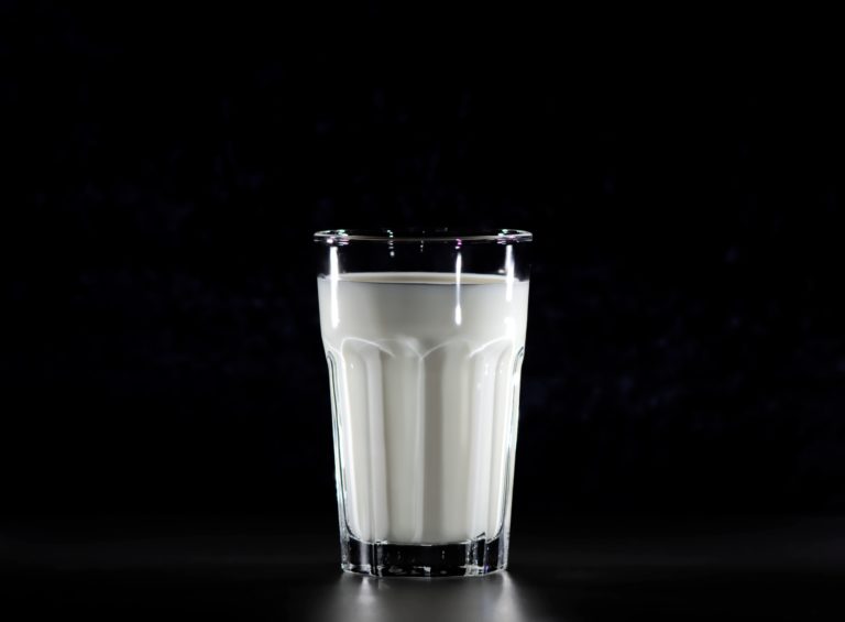 Read more about the article Milk And Acid Reflux: Separating Myth from Fact
